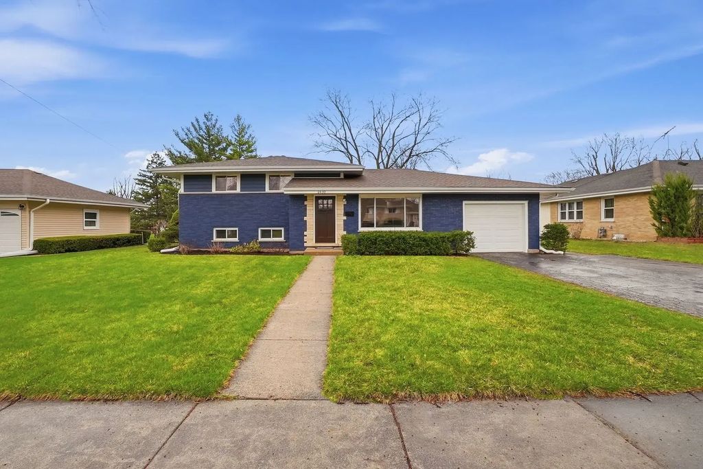 1430 E Emmerson Lane, Mount Prospect