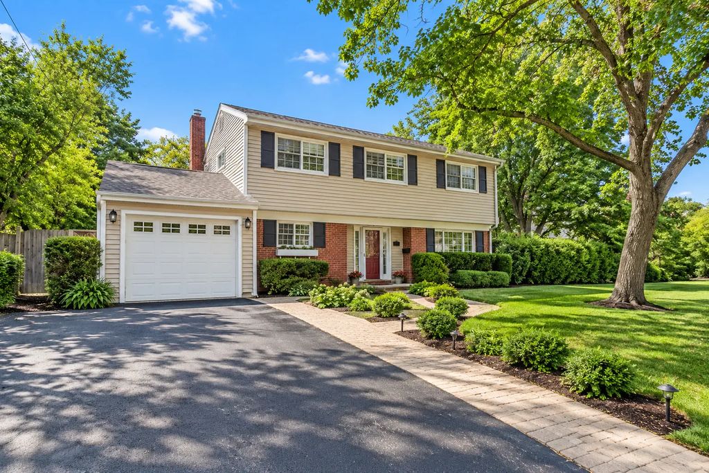 416 Kenmore Avenue, Deerfield
