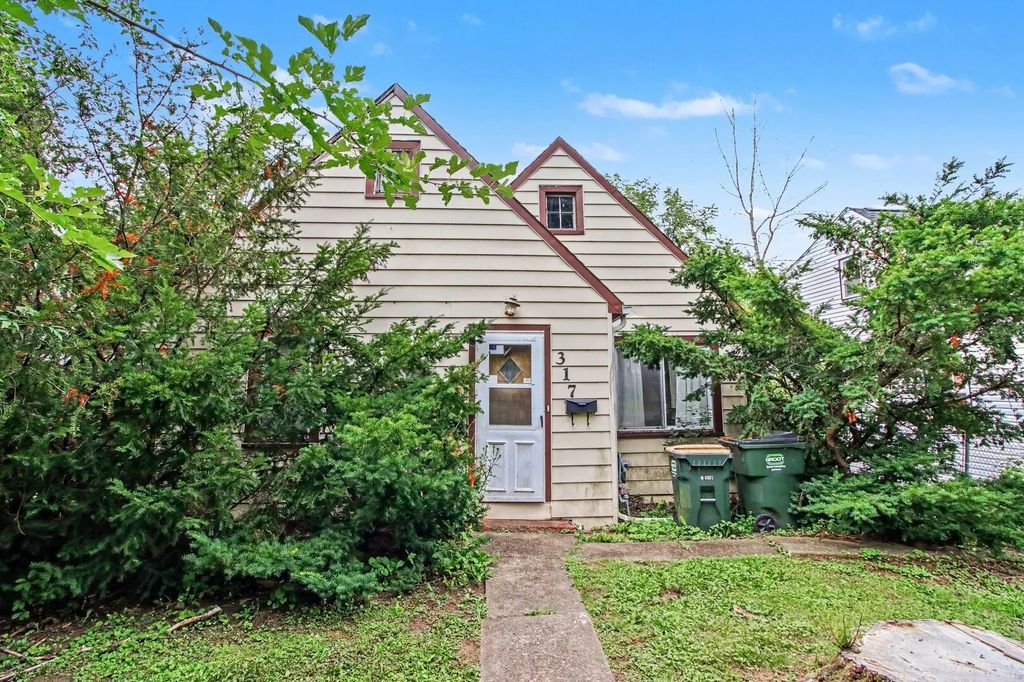 317 Grandview Drive, Round Lake Park