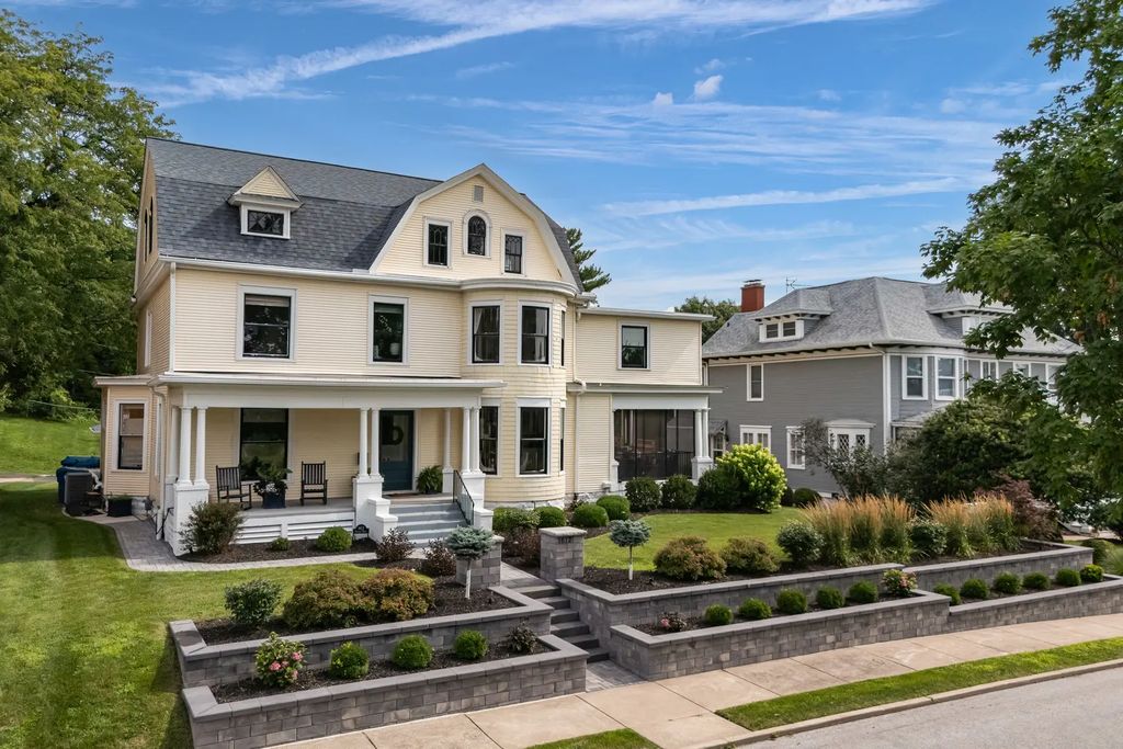 1612 Prospect Terrace, Davenport