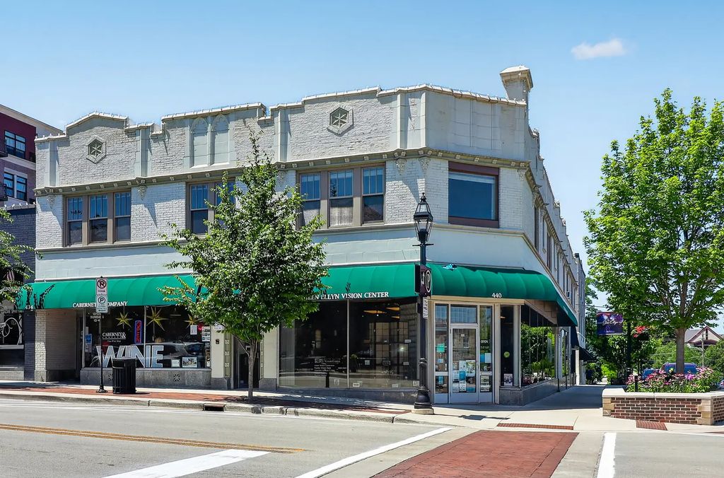 438 N Main Street N, Glen Ellyn