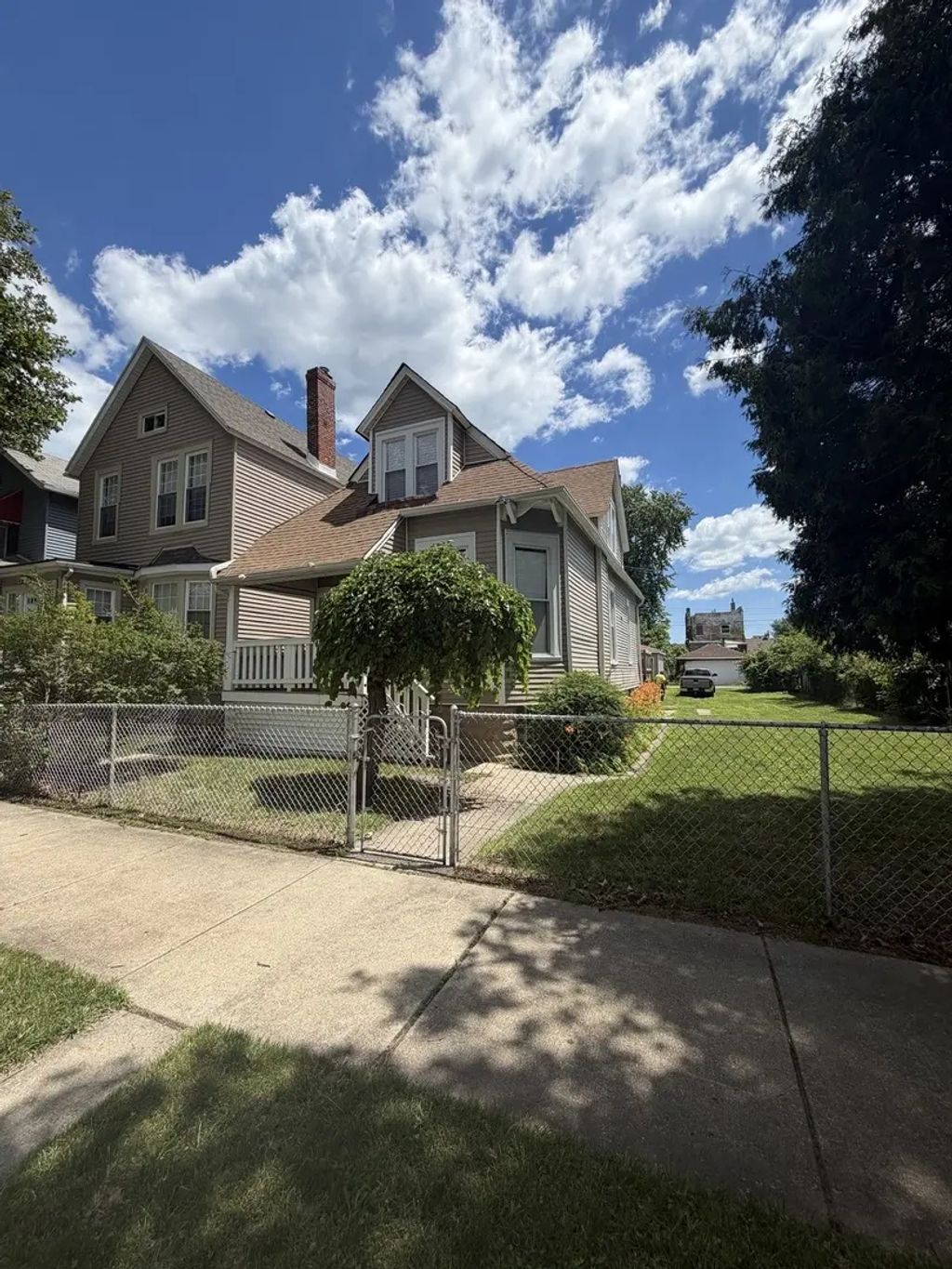 7629 S Dante Avenue, Chicago