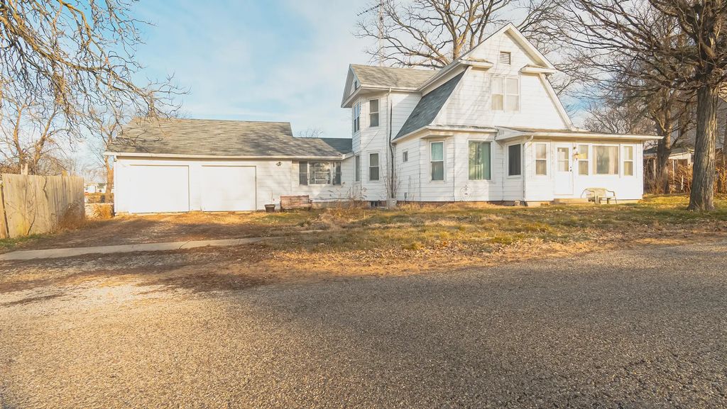 206 W 1st Street, Lostant