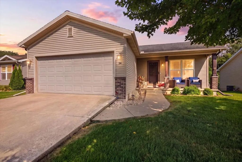 24 Winding Way, Bloomington