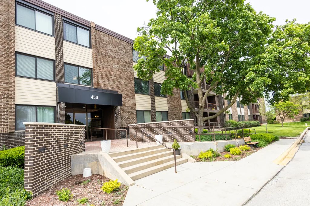 450 Raintree Court 2b, Glen Ellyn