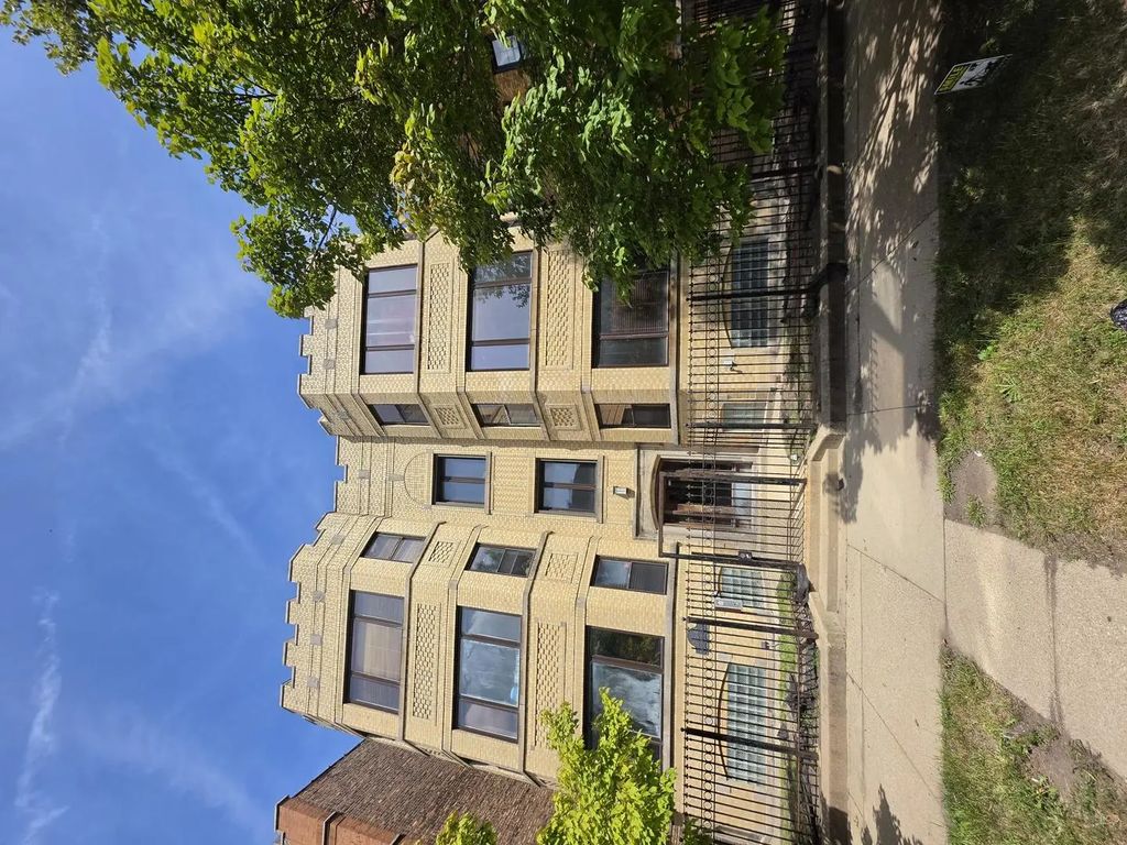 1748 E 73rd Place 2e, Chicago, 60649