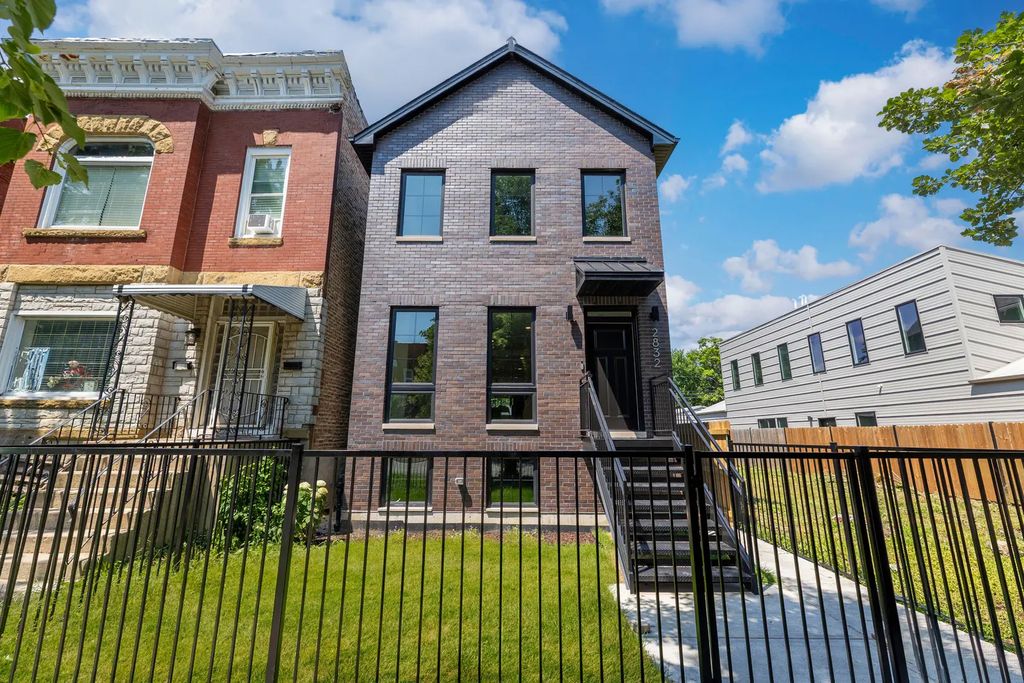 2832 W Wilcox Street, Chicago