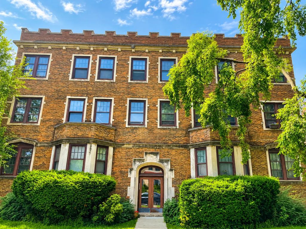 953 E Hyde Park Boulevard 3, Chicago, 60615