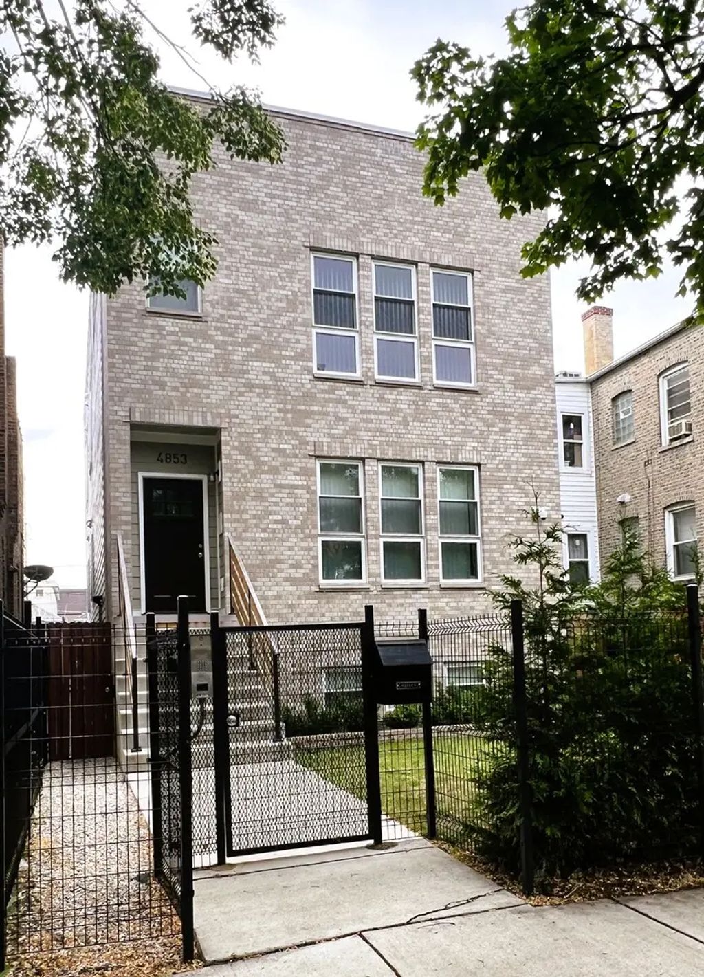 4853 W Nelson Street G, Chicago