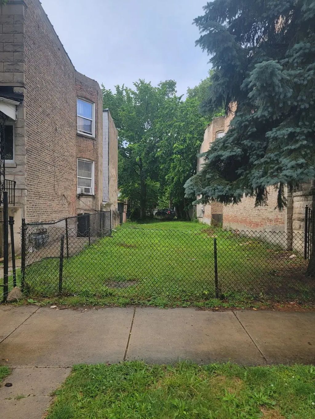 4218 W Gladys Avenue, Chicago