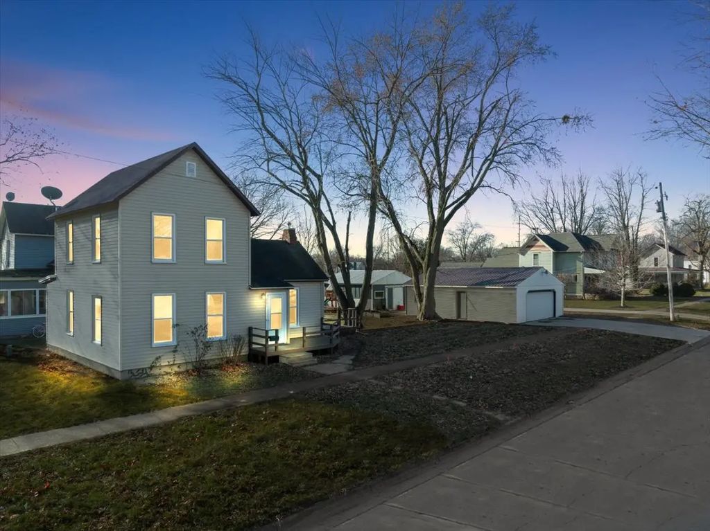 201 W Chestnut Street, Fairbury