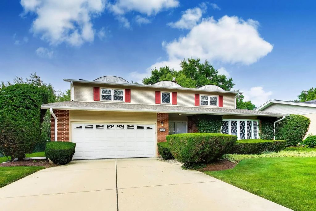 1207 W Thomas Street, Arlington Heights
