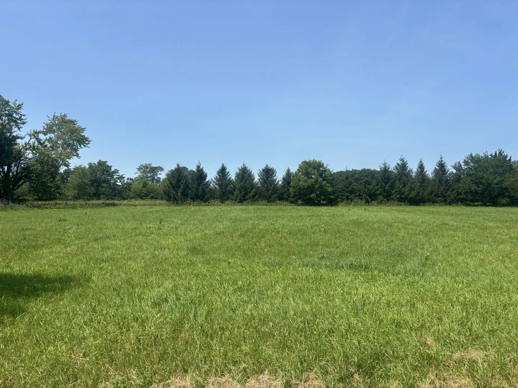 801 Brookside Drive, Varna