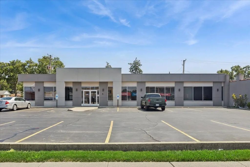 10439 W Cermak Road, Westchester