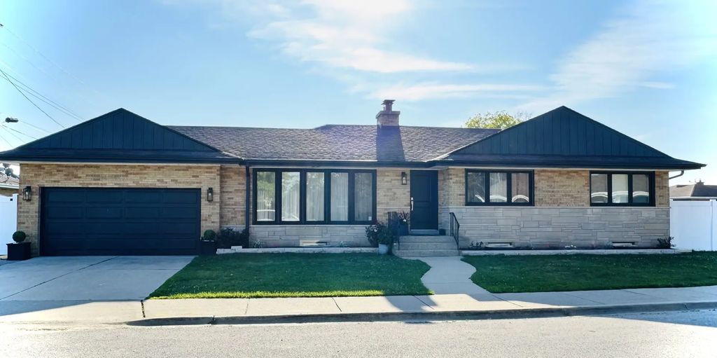 8425 W Sunnyside Avenue, Chicago, 60656