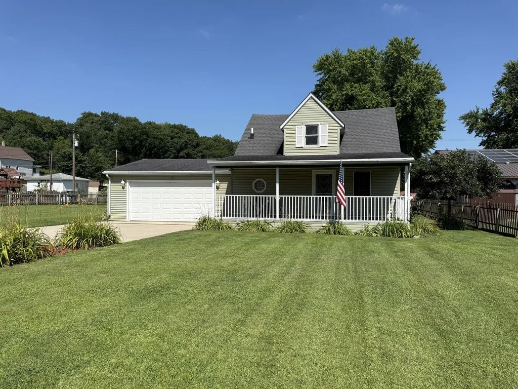 411 Broadway Street, Depue