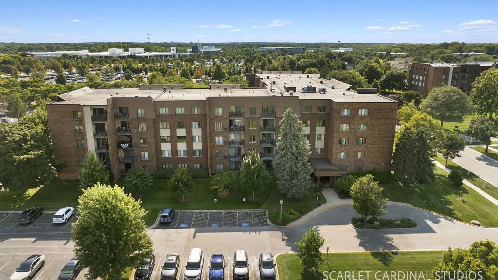 453 Raintree Drive 4d, Glen Ellyn