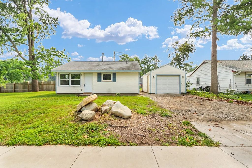 1408 Hedge Road, Champaign