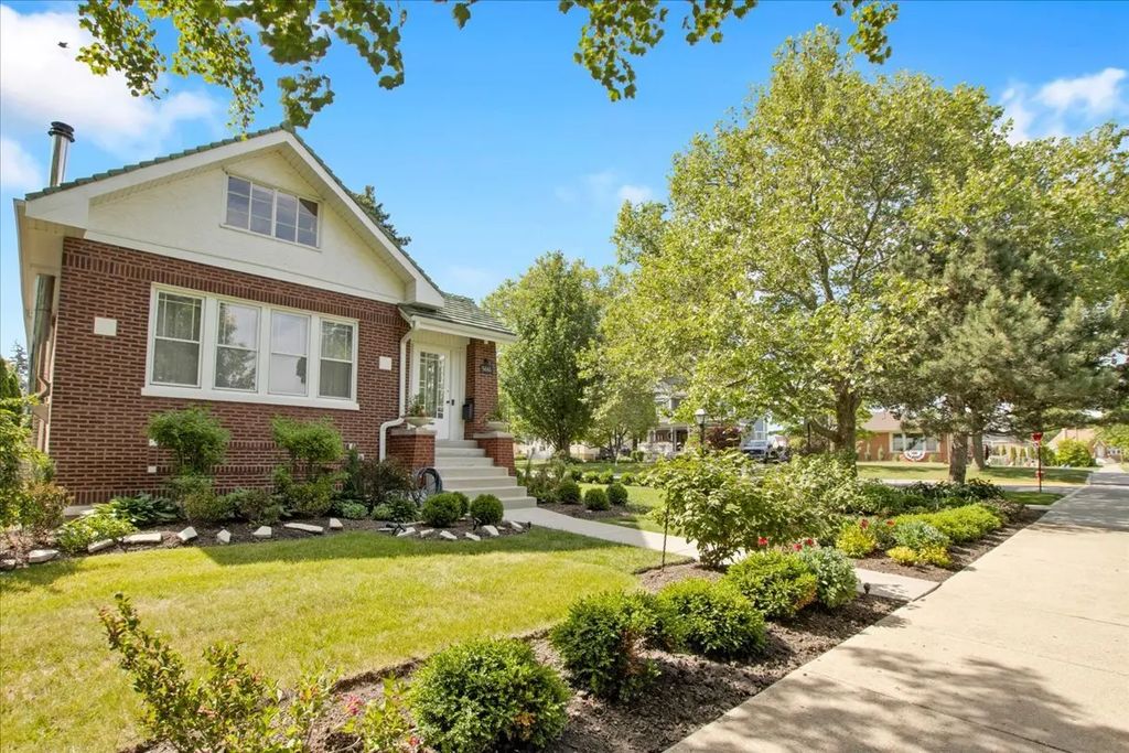 5661 N New Hampshire Avenue, Chicago, 60631
