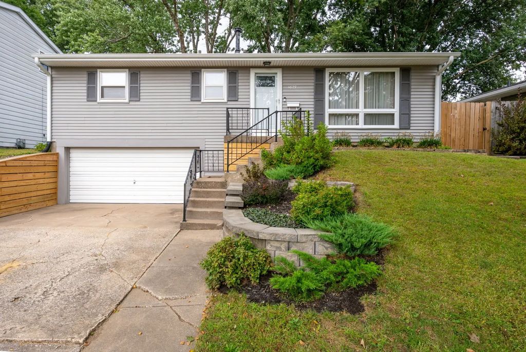 4629 11th Avenue D, Moline
