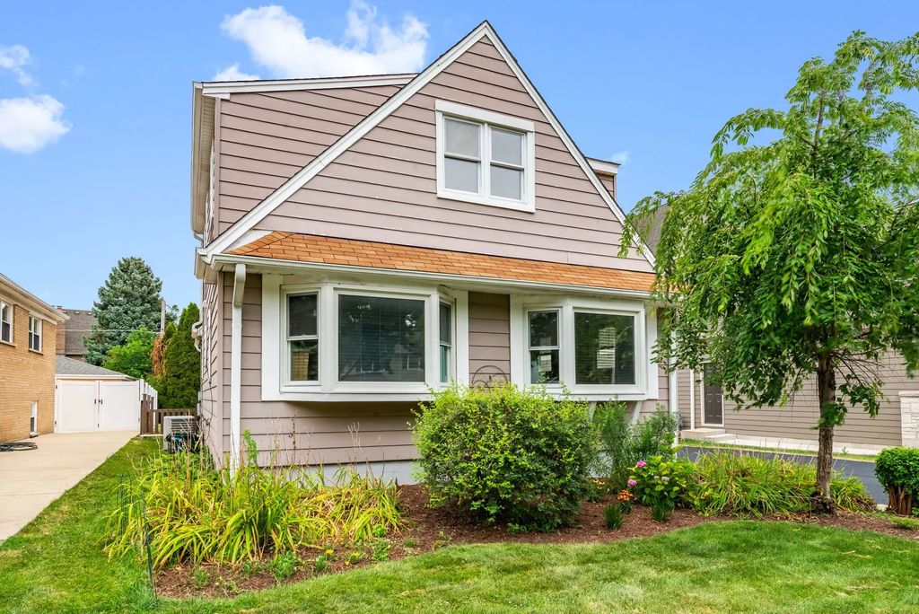 537 N Walnut Street, Elmhurst