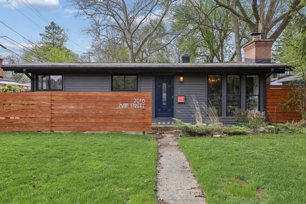 2016 Main Street, Evanston