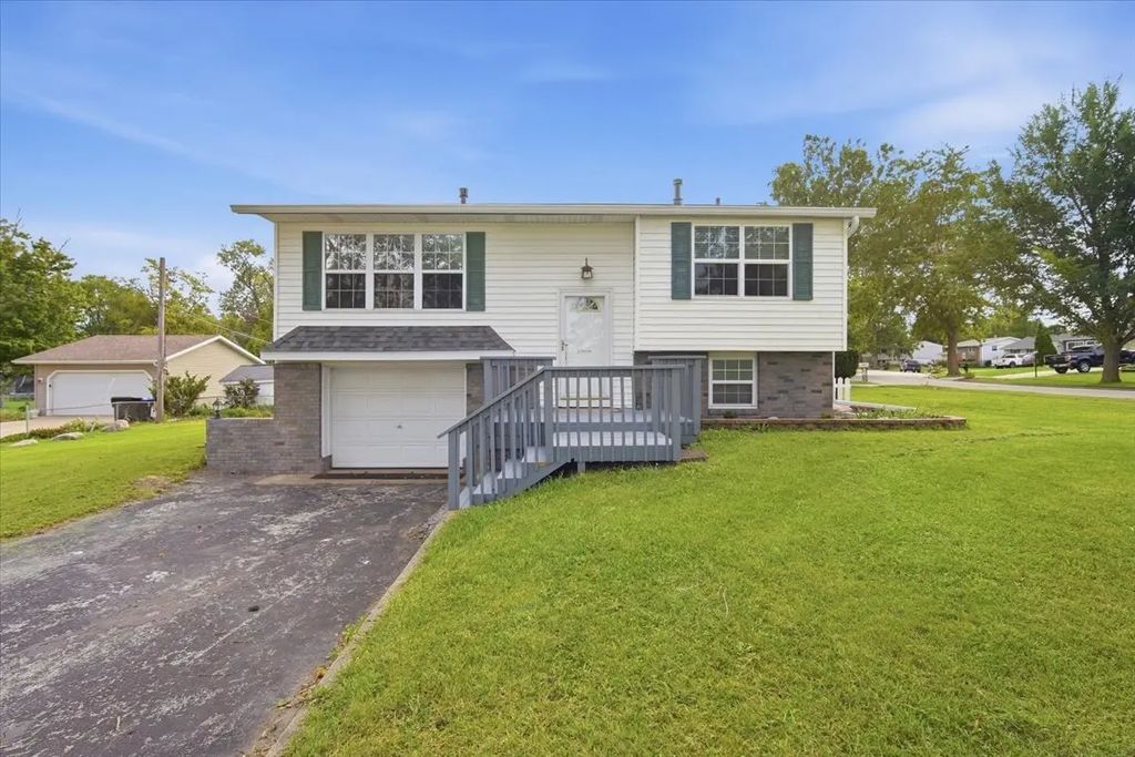 1241 Holiday Lane, Bloomington