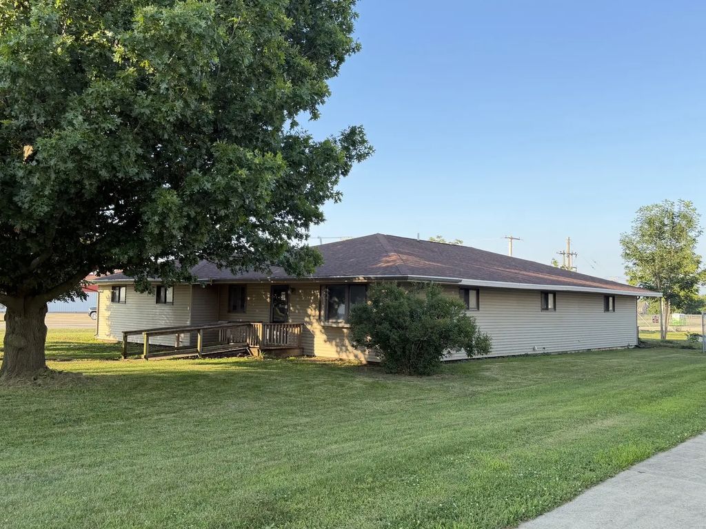 694 N Elm Street, Herscher