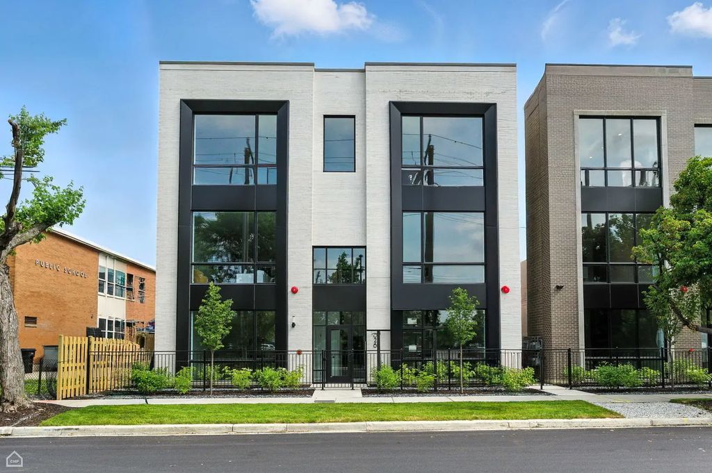 1612 W Hastings Street 101, Chicago, 60608