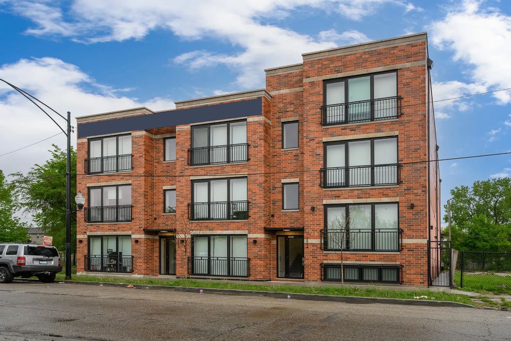 2824 W Van Buren Street 303, Chicago