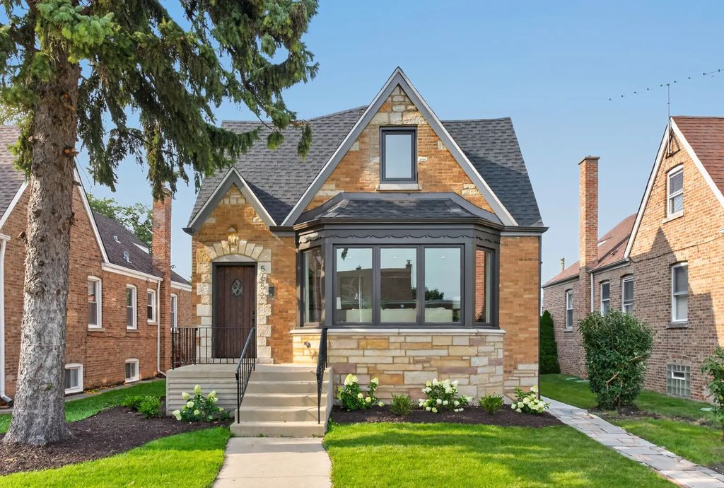 5652 W Cullom Avenue, Chicago, 60634