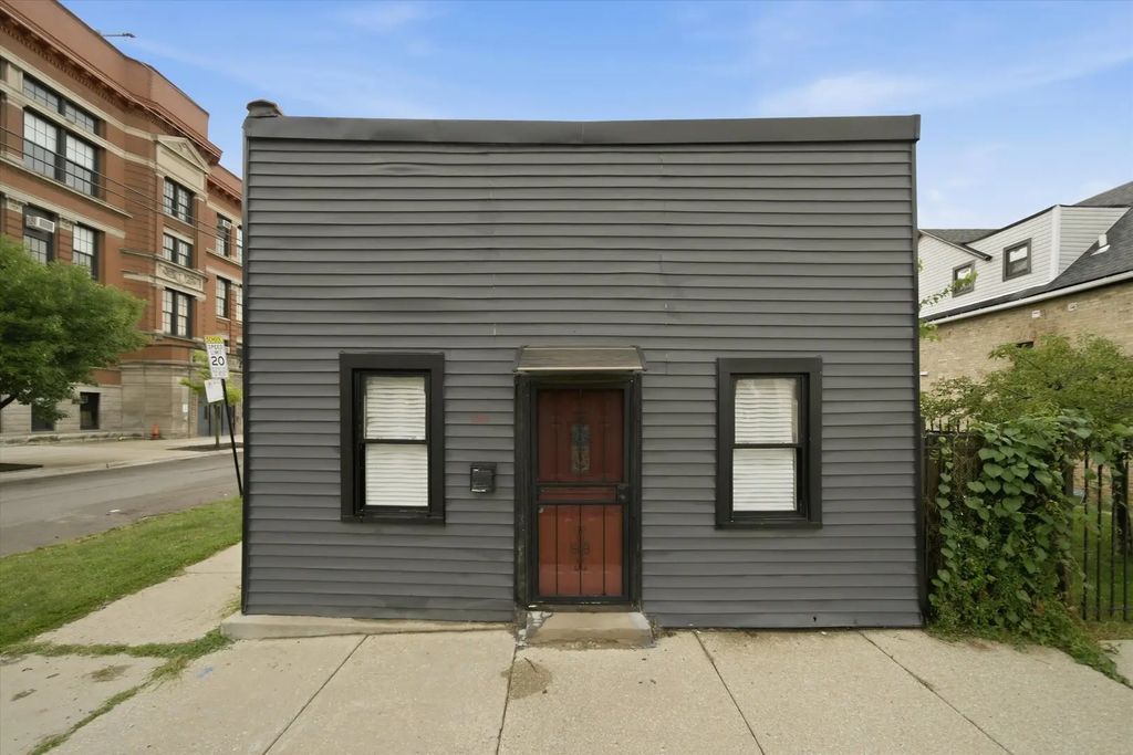 1300 N Monticello Avenue, Chicago, 60651