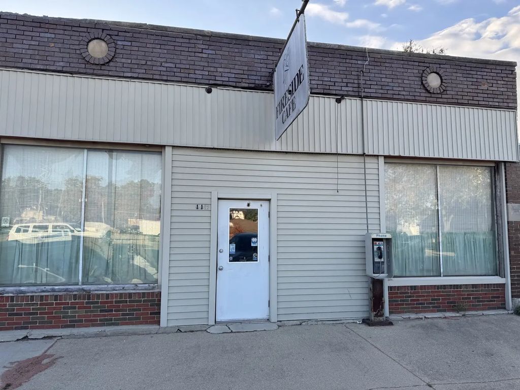 119 S Main Street, Minier