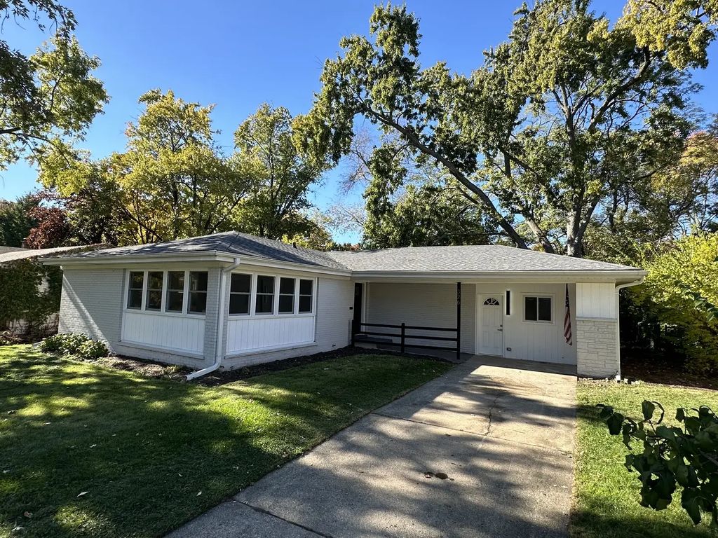 326 Indian Drive, Glen Ellyn