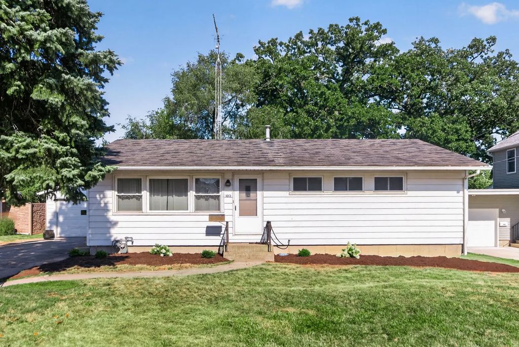 1212 N 1st Street, DeKalb