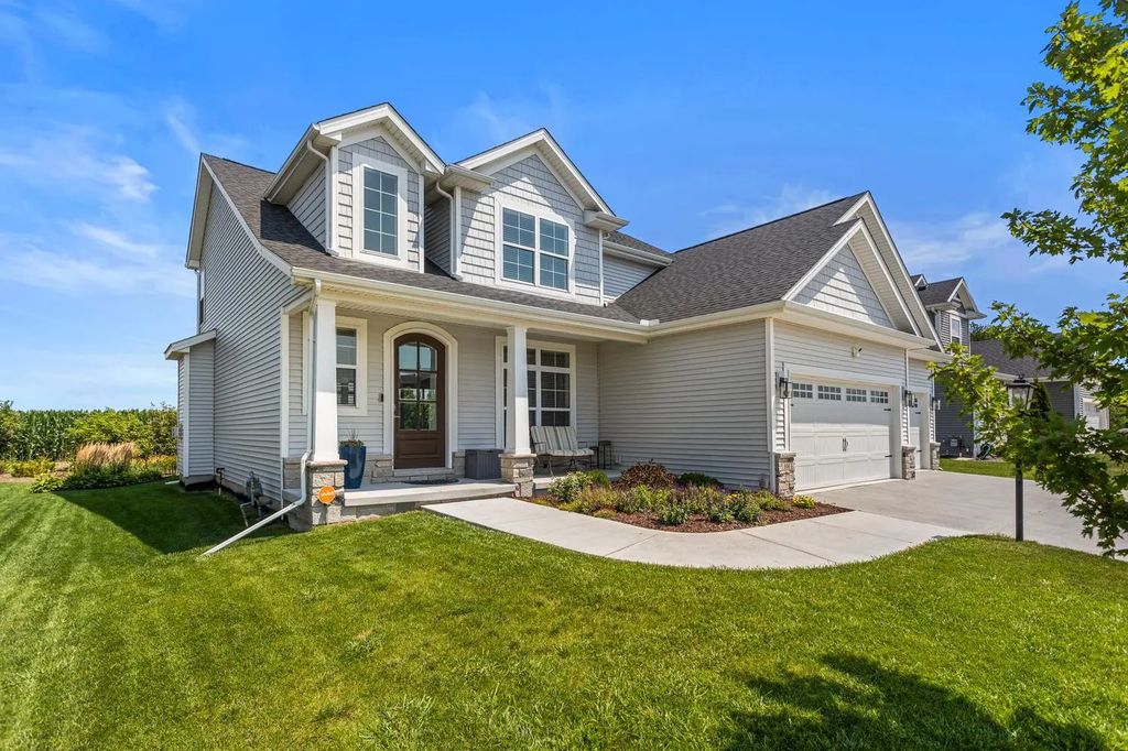 906 Declaration Drive, Savoy