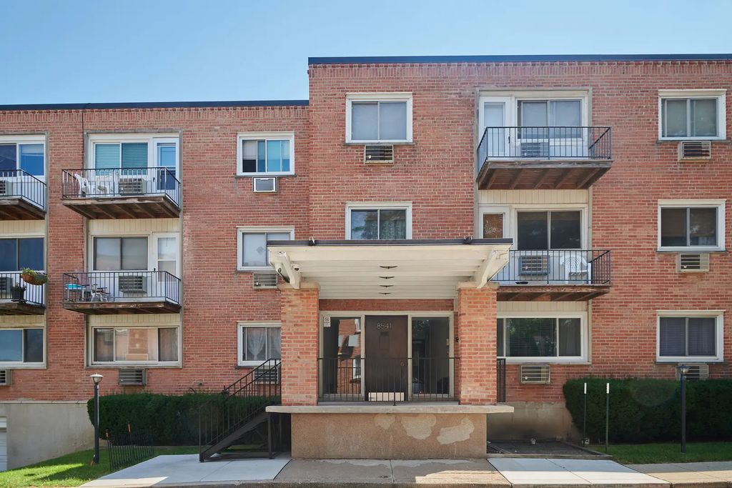 8541 Lotus Avenue 710, Skokie, 60077