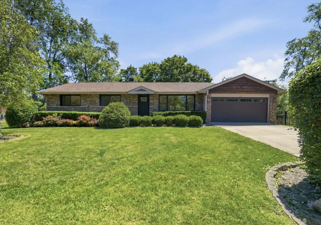 1801 N Iris Drive, Palatine