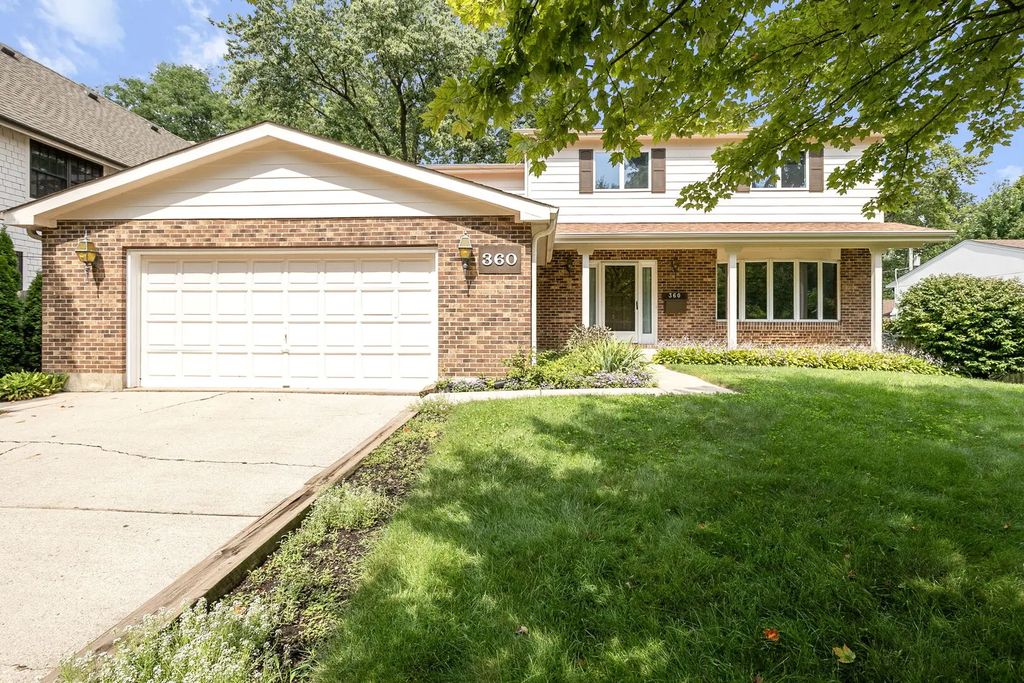 360 E Woodland Road, Lake Bluff