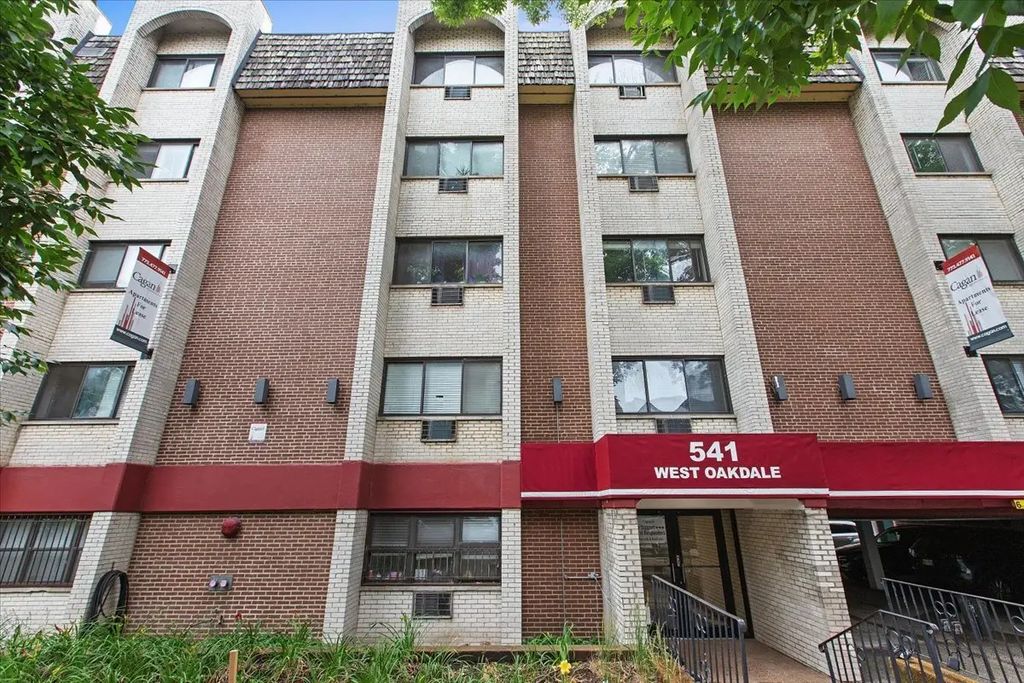 541 W Oakdale Avenue 101, Chicago