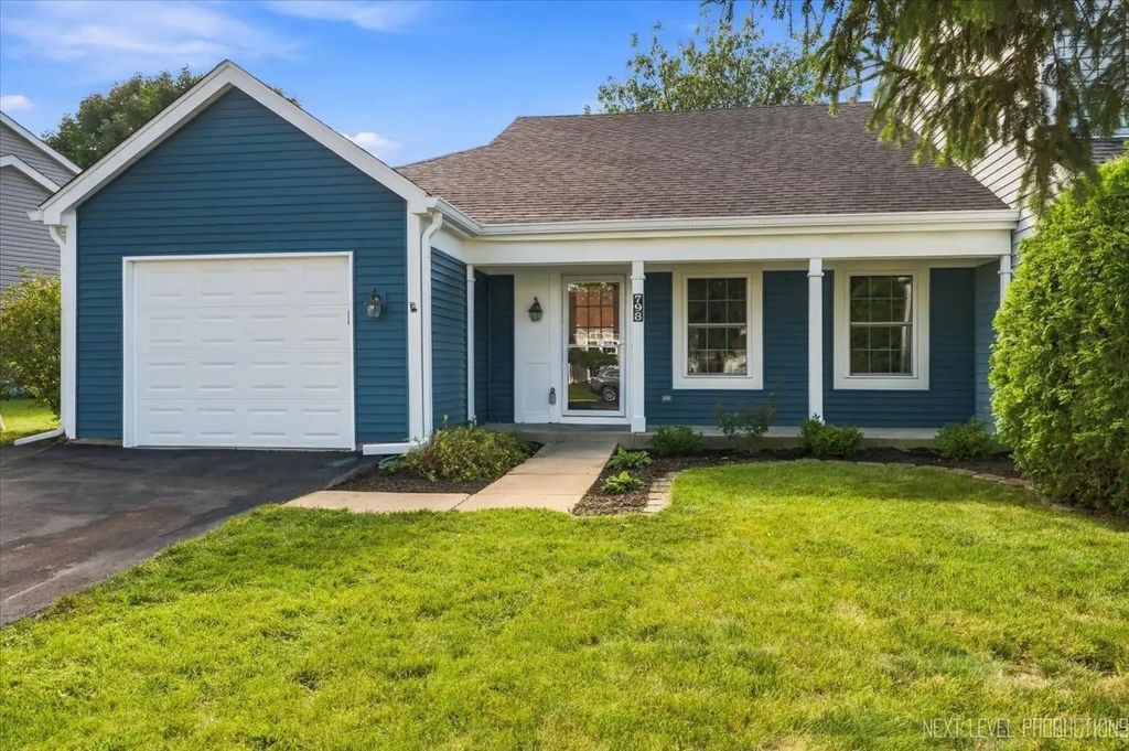 798 Stanford Lane, Carol Stream