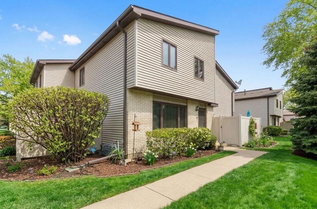 270 E Woodlawn Road 270, New Lenox