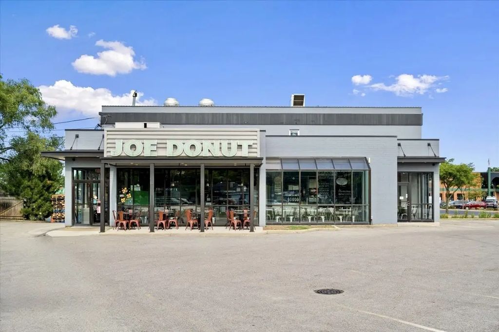 720 E Rand Road, Mount Prospect