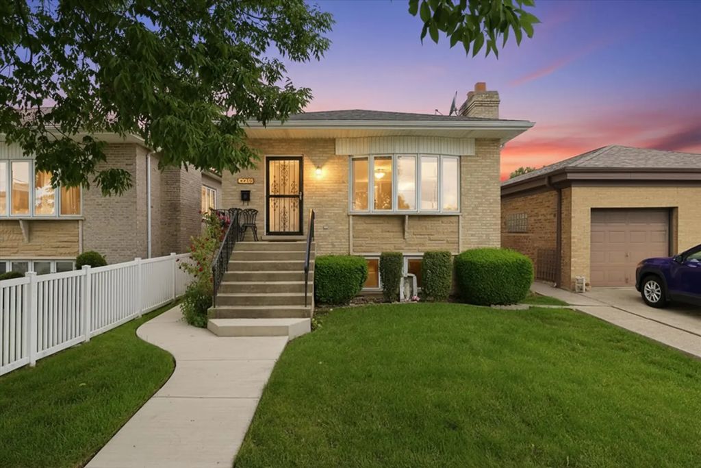 4818 N Sayre Avenue, Chicago