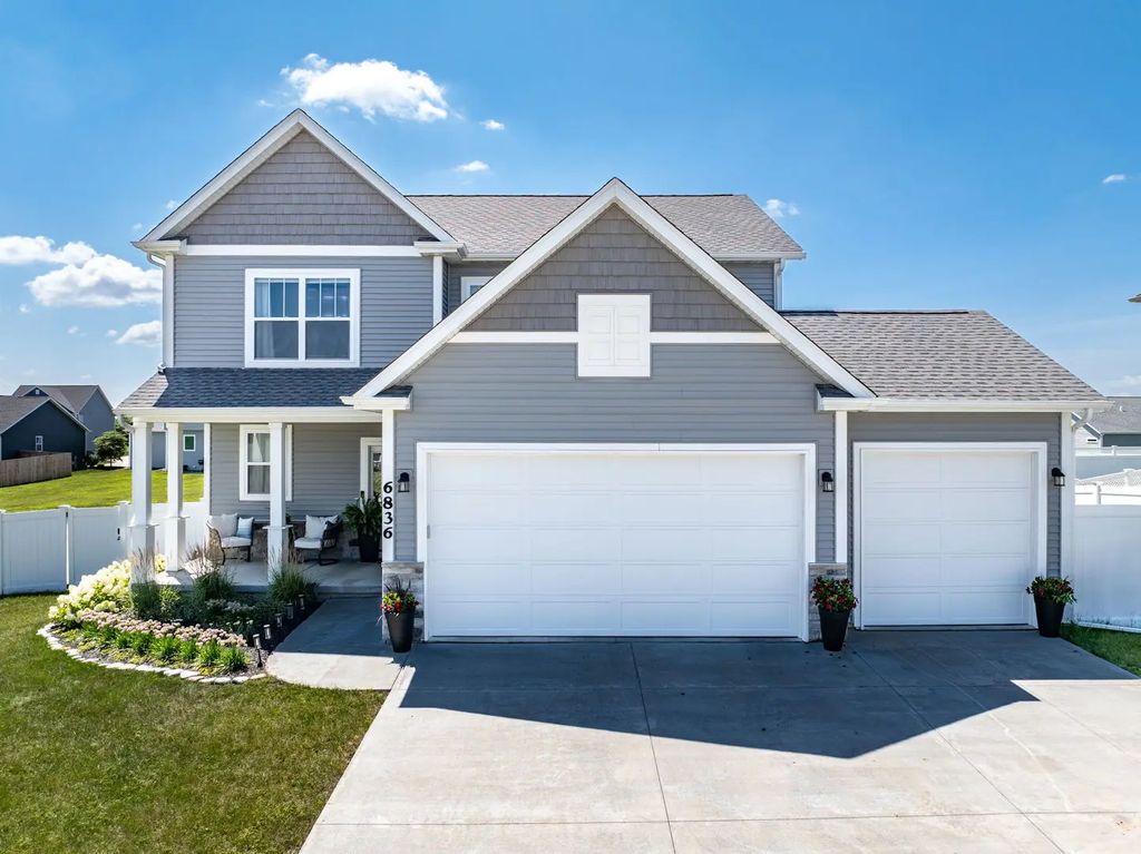 6836 Matthews Court, Bettendorf