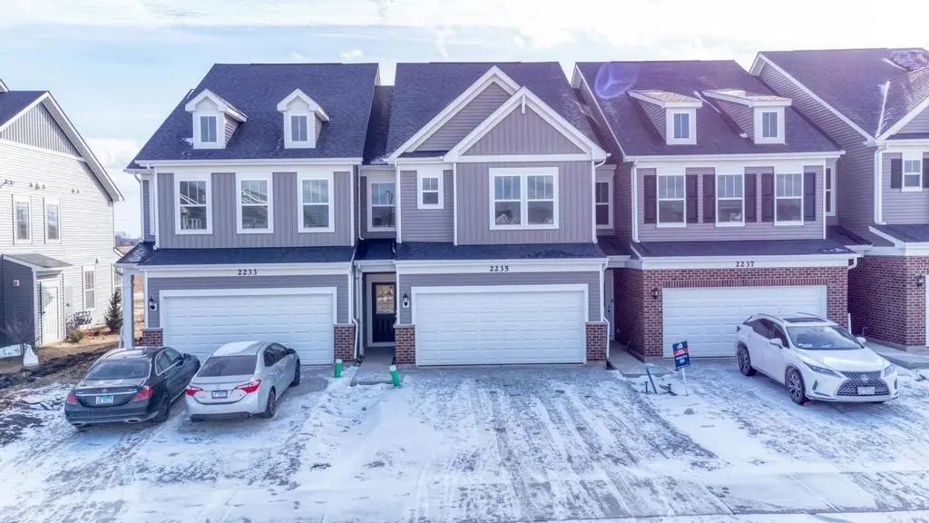 2235 Horseshoe Circle 2235, Naperville
