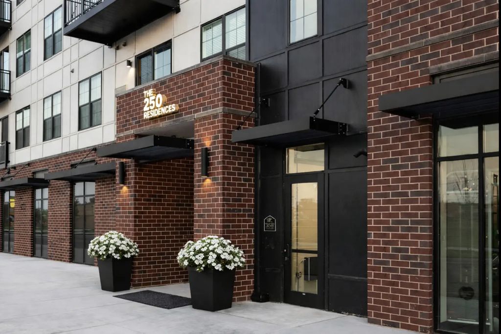 250 Mchenry Road B1, Buffalo Grove