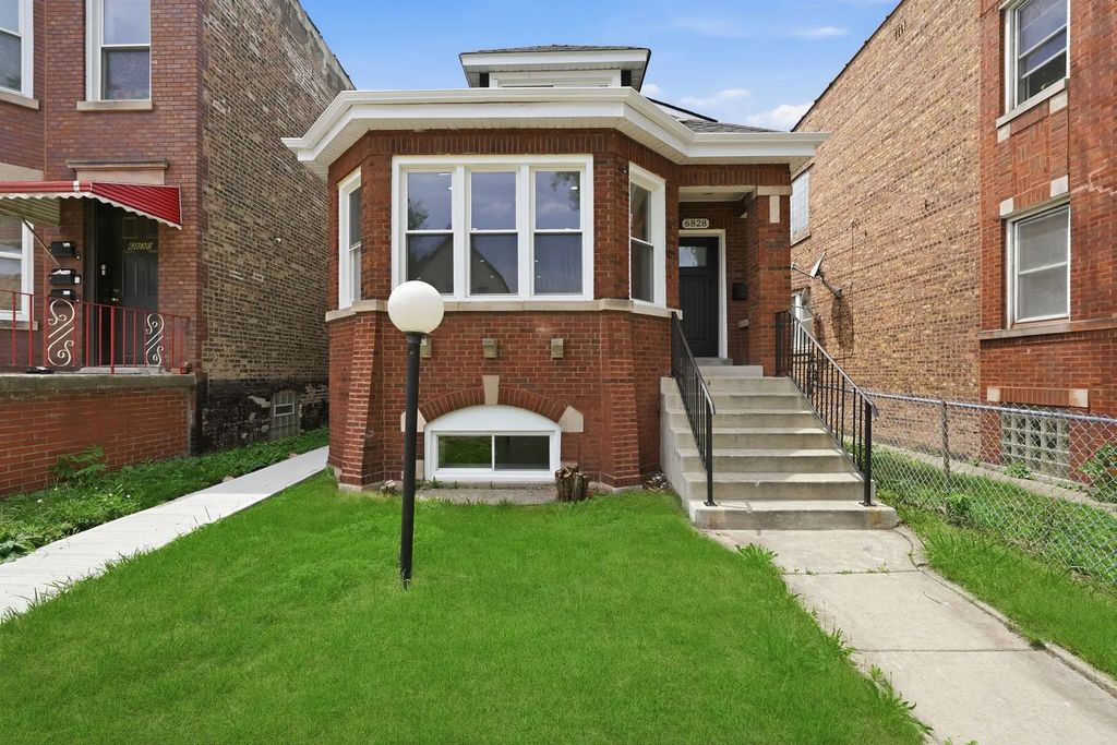 6828 S Champlain Avenue, Chicago