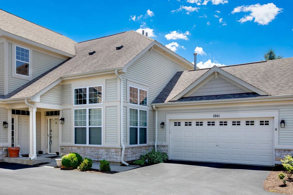 1861 Foxridge Court, Aurora