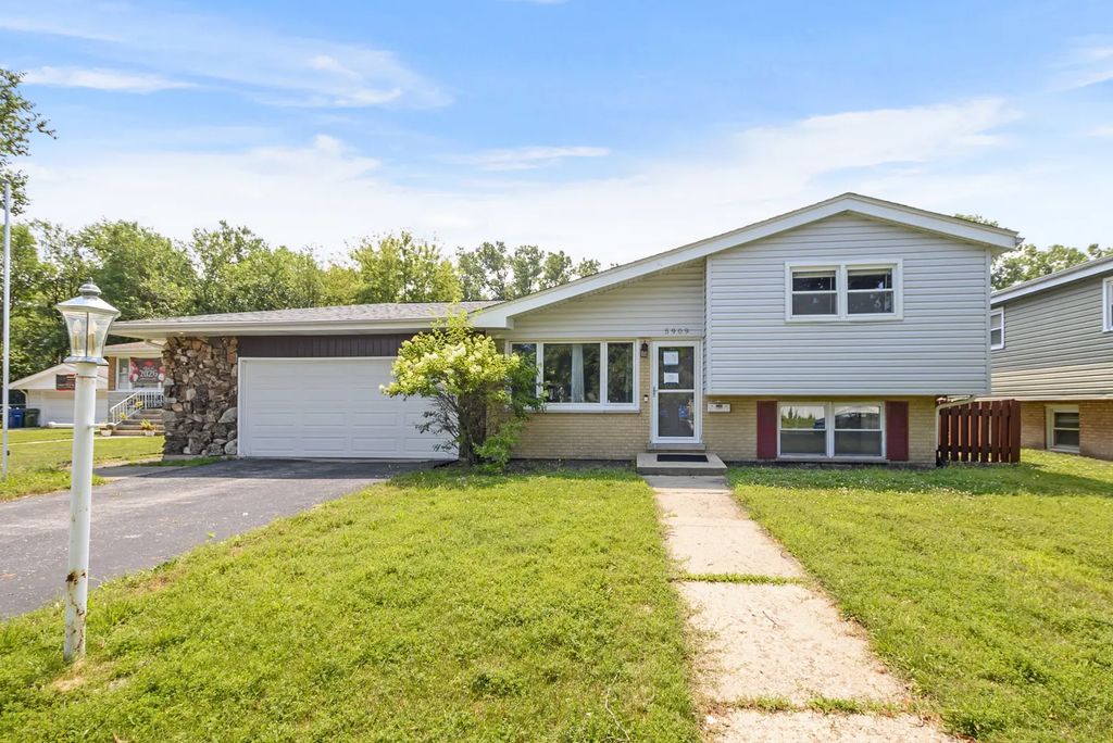 5909 W 99th Street, Oak Lawn